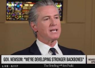 加州州长向全世界揭露了特朗普的处境，他表示特朗普现在正在节节败退，国会上有很多攻