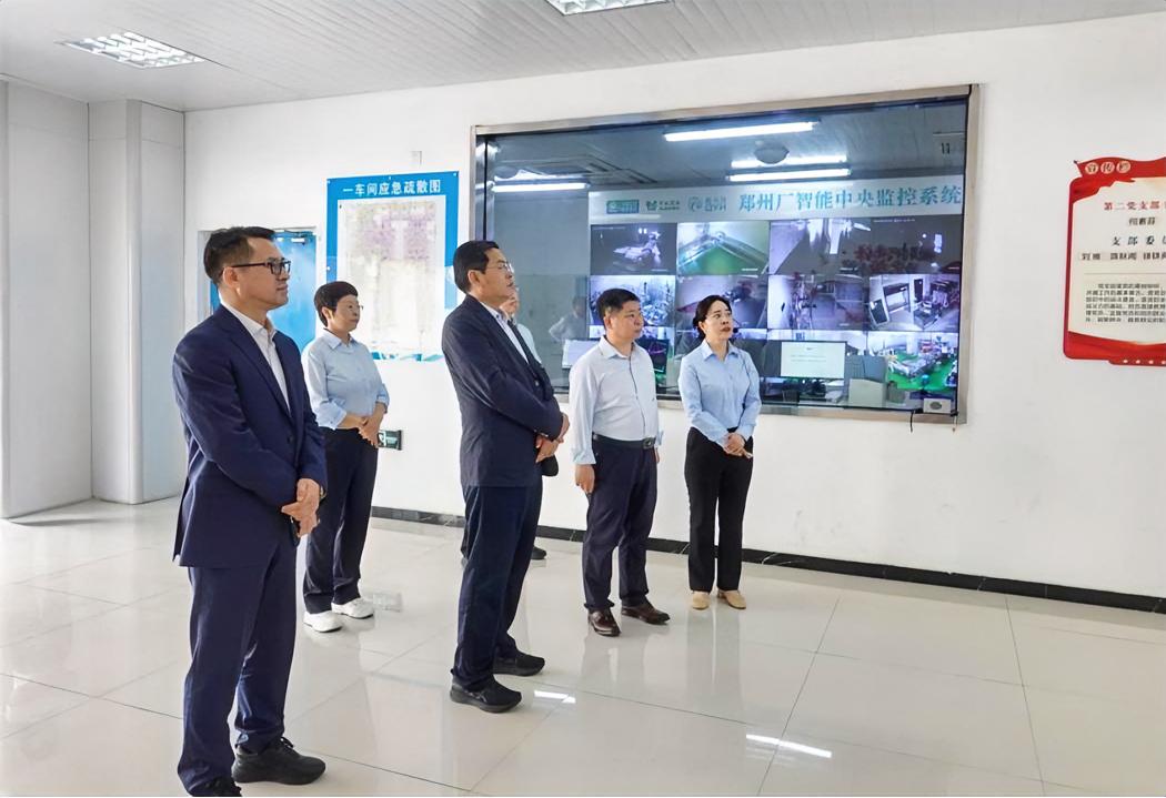 5月27日，中国农发集团党委副书记、总经理张德国到中牧股份所属乾元浩郑州生物药厂