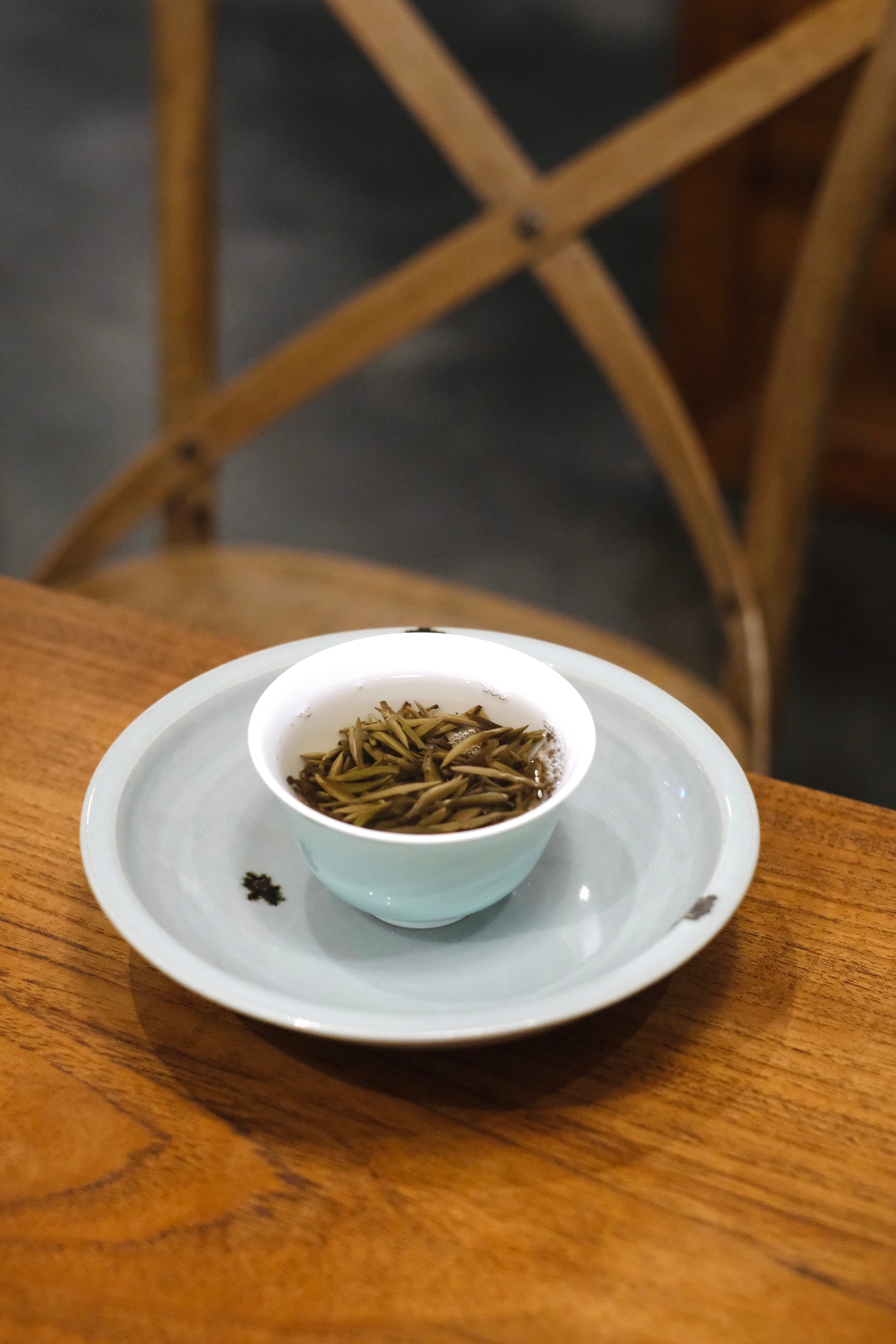 下雨天，最适合把时间“浪费”在喝茶上。偷得浮生半日闲，听雨，读书，一壶茶。不想被