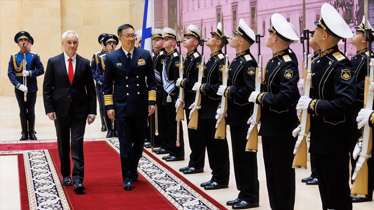 俄罗斯以超高规格礼遇接待中方！
当地4月24日，我国防部长董军受邀出访俄罗斯，与