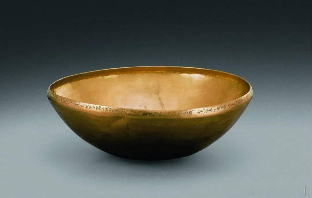 法门寺纯金钵盂唐迎真身素面金钵盂是唐代咸通十四年（873年）宫廷文思院工匠刘维钊