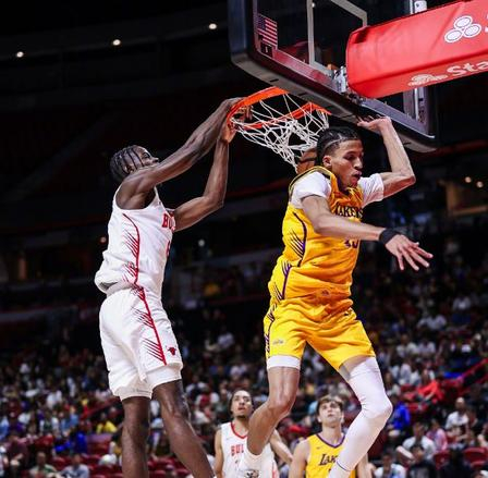 湖人vs公牛 湖人6连胜单节比分：19-16 / 37-24 / 27-14 /