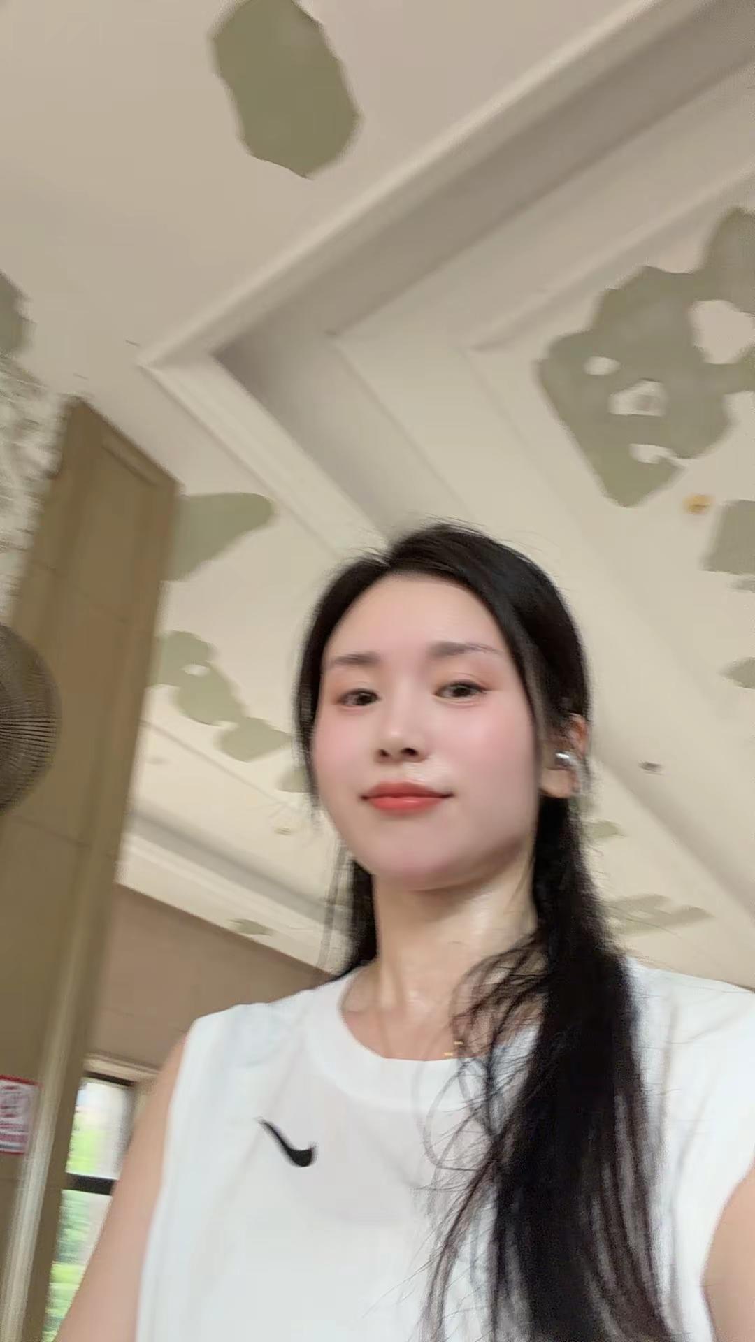 向阳而生，逐光而行，人生就是一场修行，修一颗慈悲心，行一世善良事，烦恼即菩提，渡