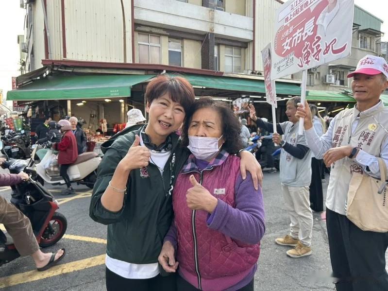 台南市长初选民调明晚登场 陈亭妃扫街拜票求支持

民进党台南市长初选民调明晚（1
