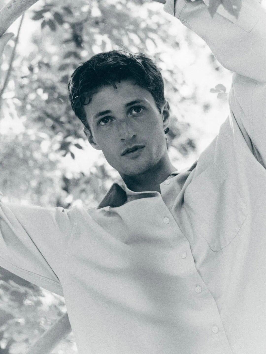 Henry Moodie（亨利·穆迪）是一位英国流行歌手兼词曲作者，出生于200