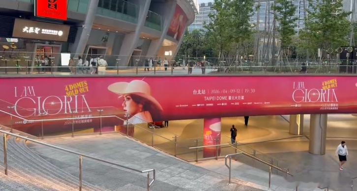 邓紫棋整整七年了邓紫棋台北有人在等 谁能拒绝七年后依旧能打穿舞台的邓紫棋！从七年