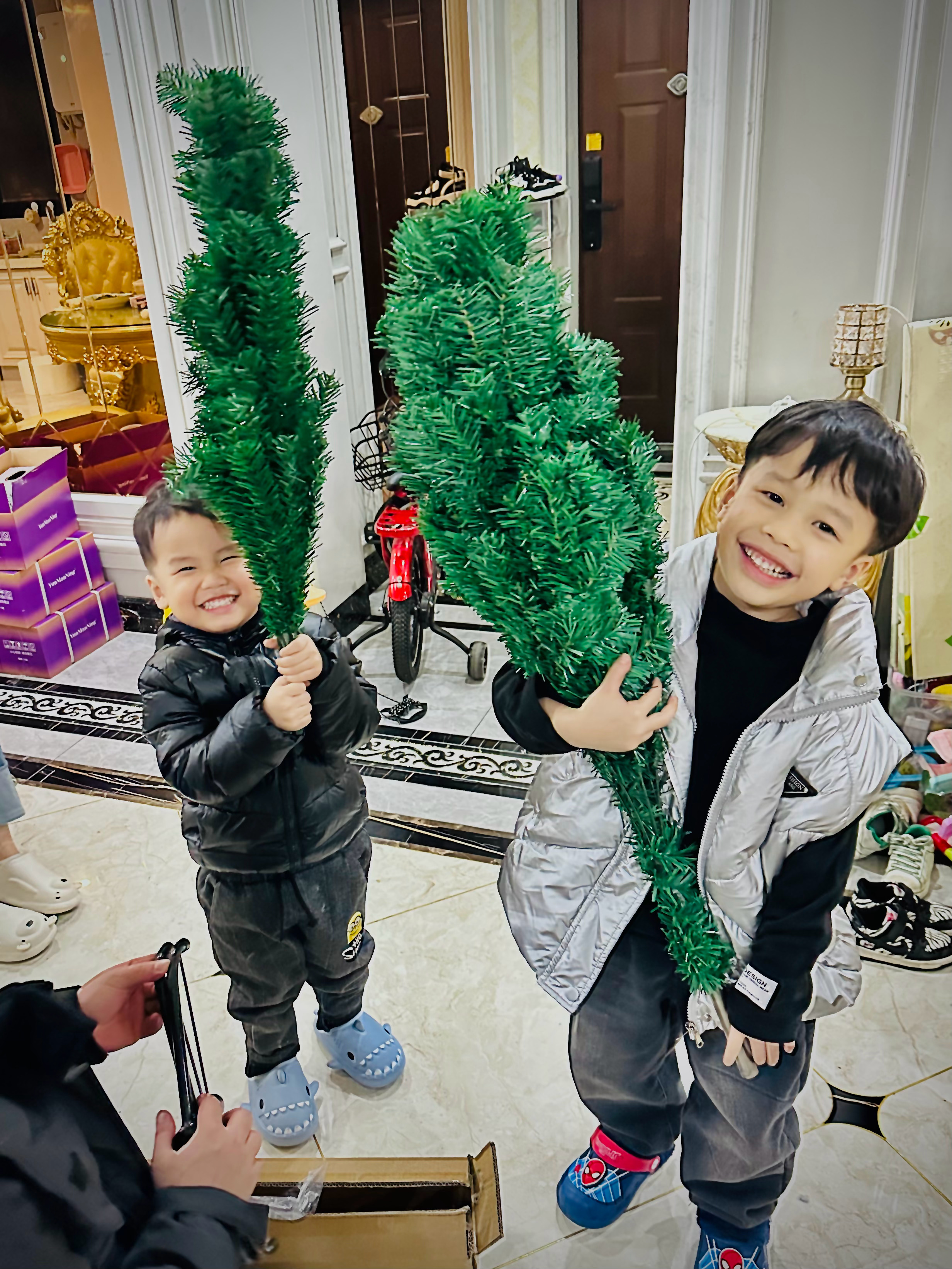 纪念一下生活需要仪式感 小小🎄让两位小朋友开心爆炸 ​​​
