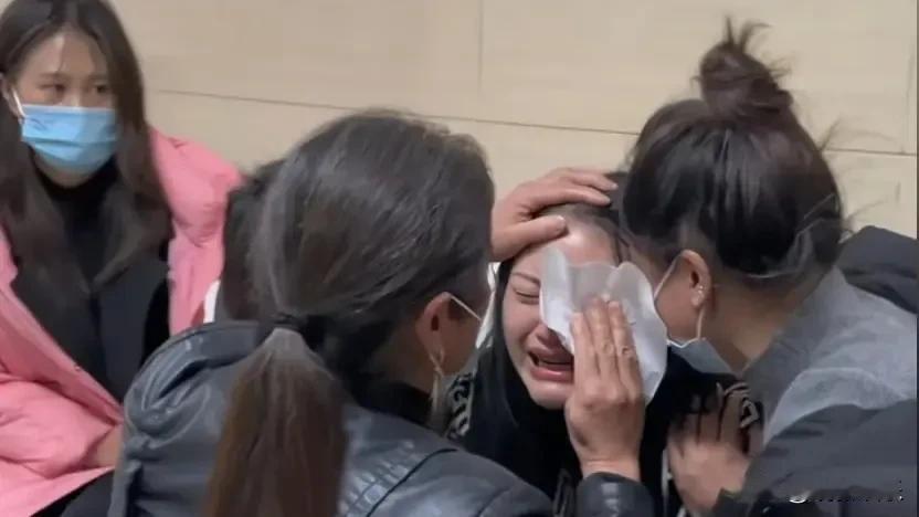 近期，知名网红“云南阿奎”在一场直播结束后突发脑溢血，不幸在经过八天的紧急救治后
