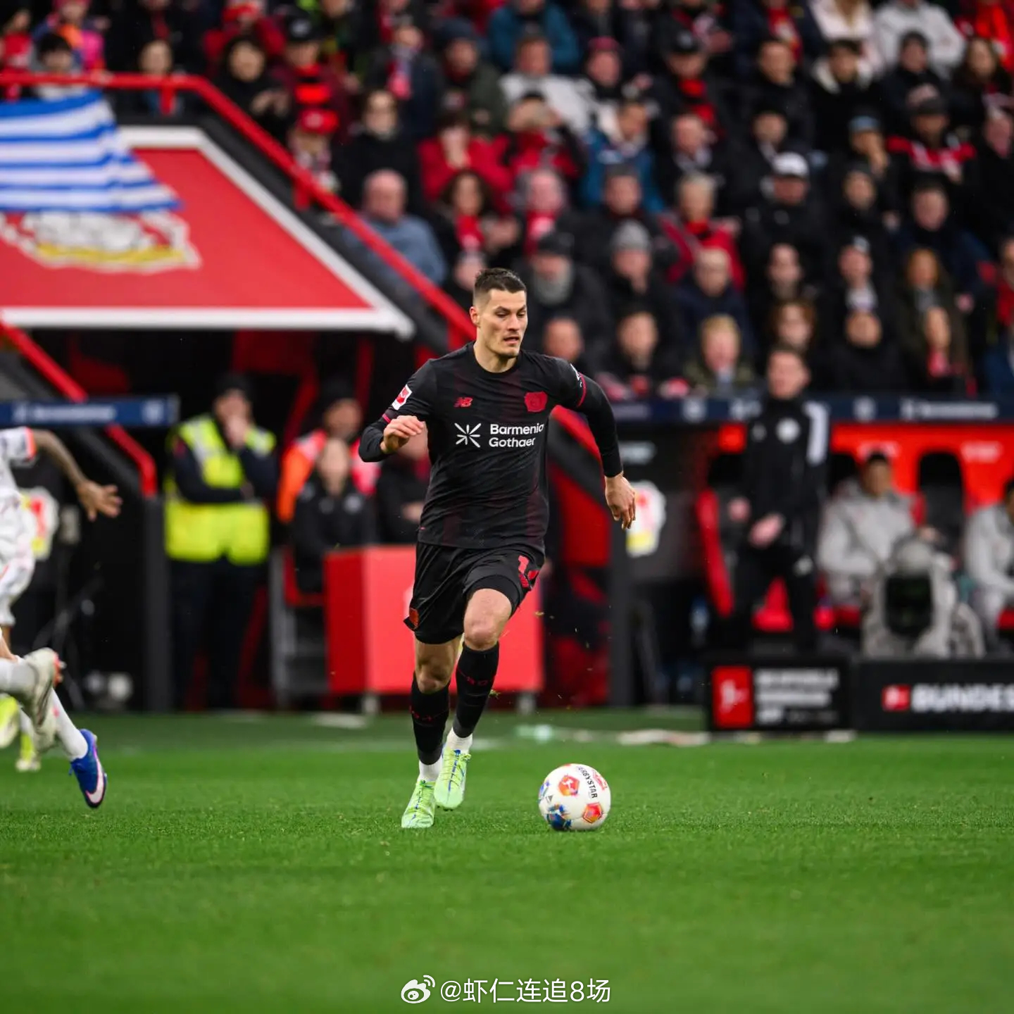 在德国天空体育著名记者普莱滕贝格表示勒沃库森正在关注布莱顿主教练许尔策勒，尤尔曼