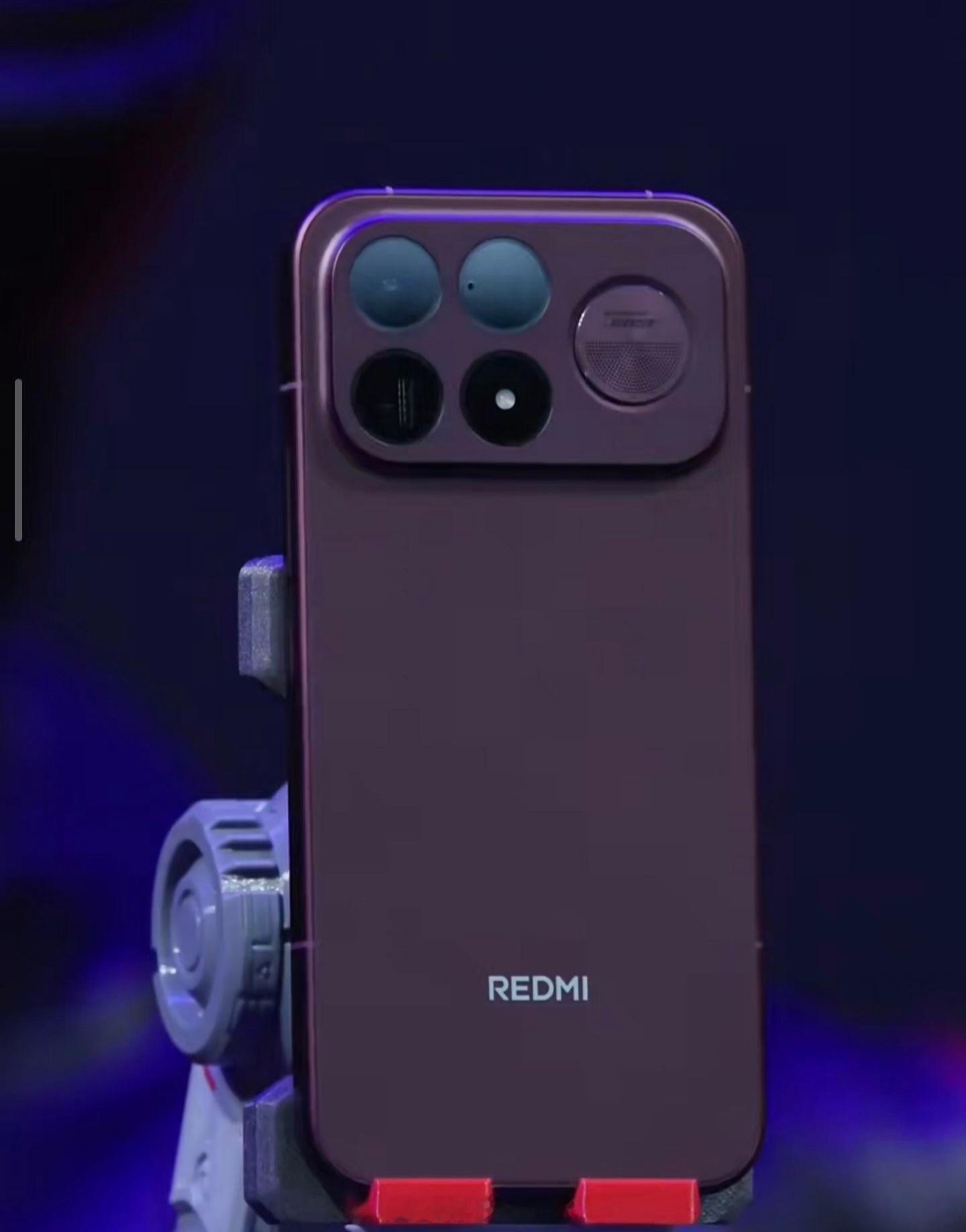 在2026 ChinaJoy展会现场，REDMI K100 Pro Max手机现