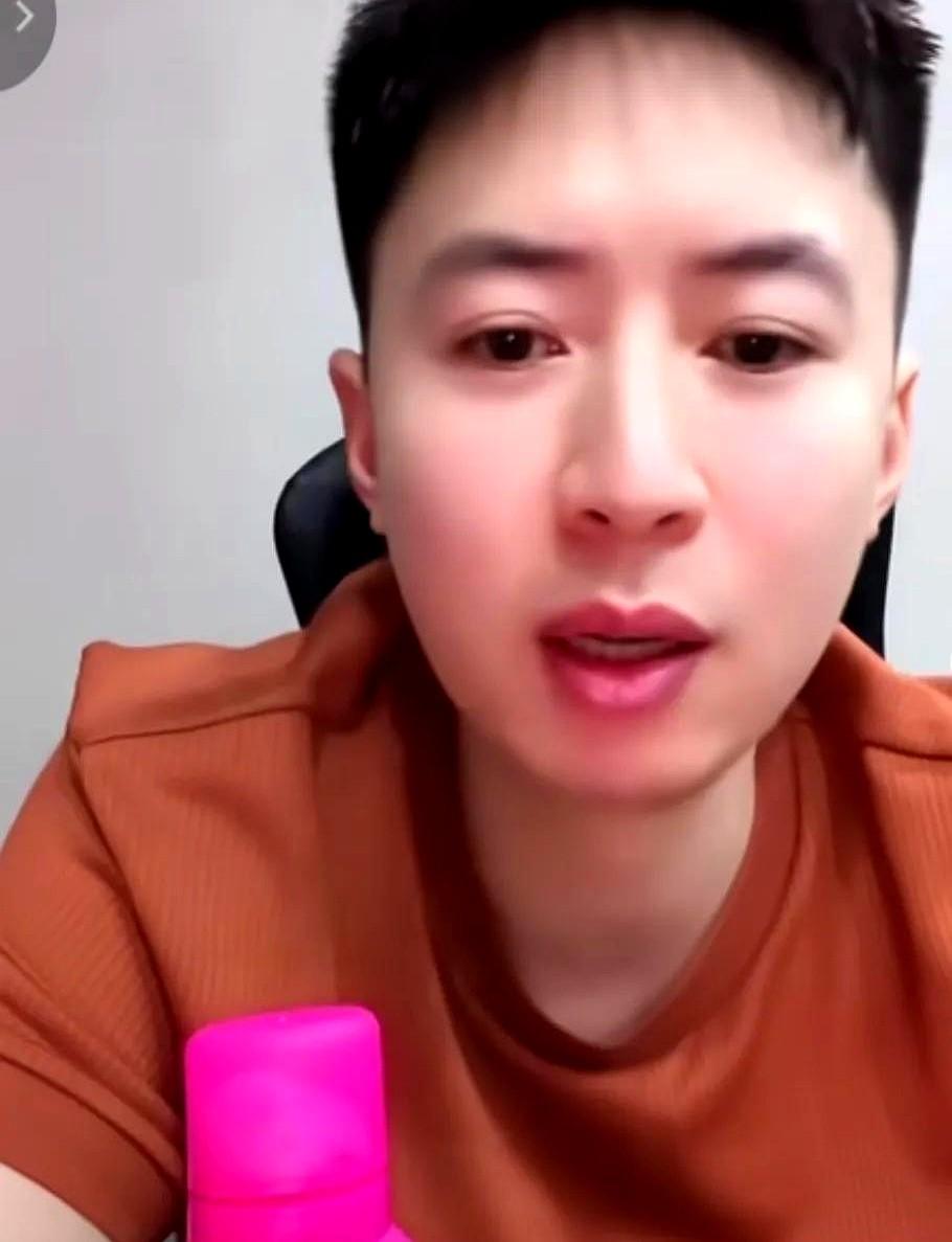 “向鹏没世界冠军，徐瑛彬也没热搜，可他们真进了国家队。”方博一句话把评论区点燃。