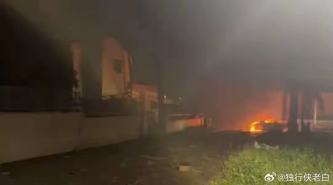 以色列迪莫纳被伊导弹击中，国际原子能机构：未影响附近核研究中心以色列南部城市迪莫