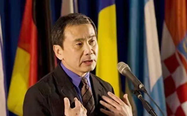 最近网上流传着一种说法，称村上春树公开表示因父亲是侵华日军，所以拒绝生育，还发誓
