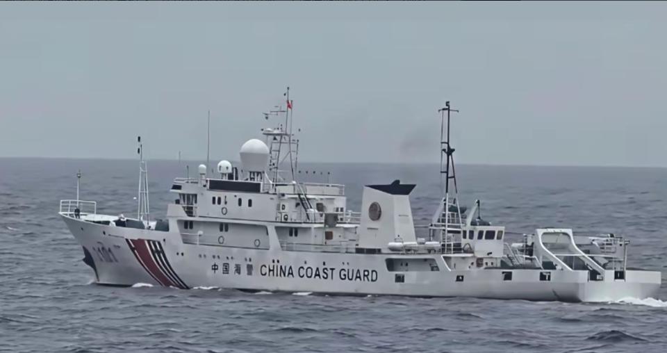 东沙爆发激烈对峙，台中舰威胁采取行动后，直接提速对着大陆海警船冲了过去，奉命撞舰