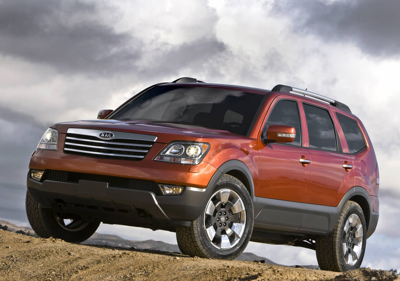 起亚霸锐  2009 起亚Borrego是非承载式车身中大型硬派7座SUV，也是