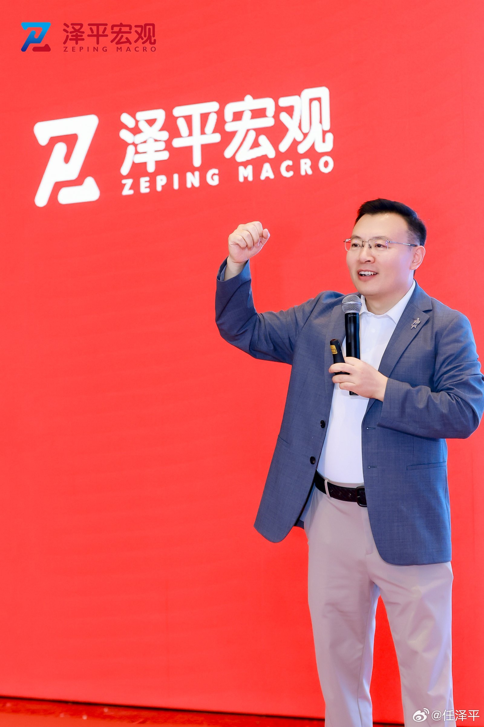晨跑三公里，两百个俯卧撑，卷腹，哑铃，开合跳，小暑，大汗，正心正念，坚持做长期正