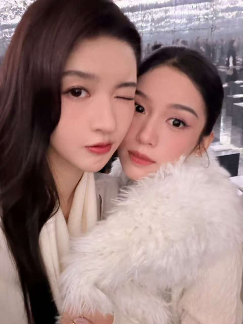 王玉雯周也自拍 王玉雯周也有两个人很可爱 王玉雯周也自拍来啦 