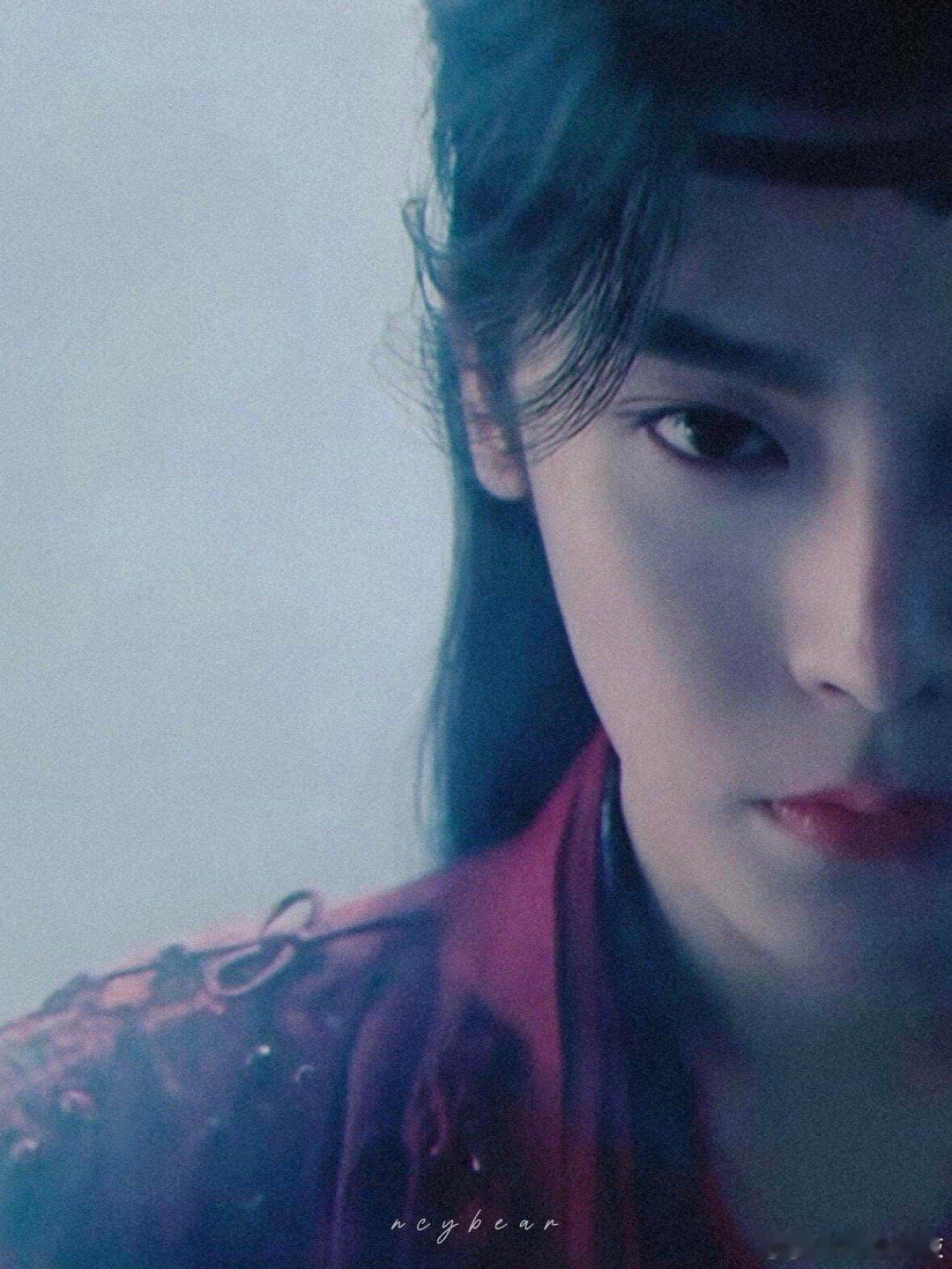 侯明昊这红衣你就别脱了 谁看《入青云》侯明昊的红衣纪伯宰不心动？明艳桀骜的气质太
