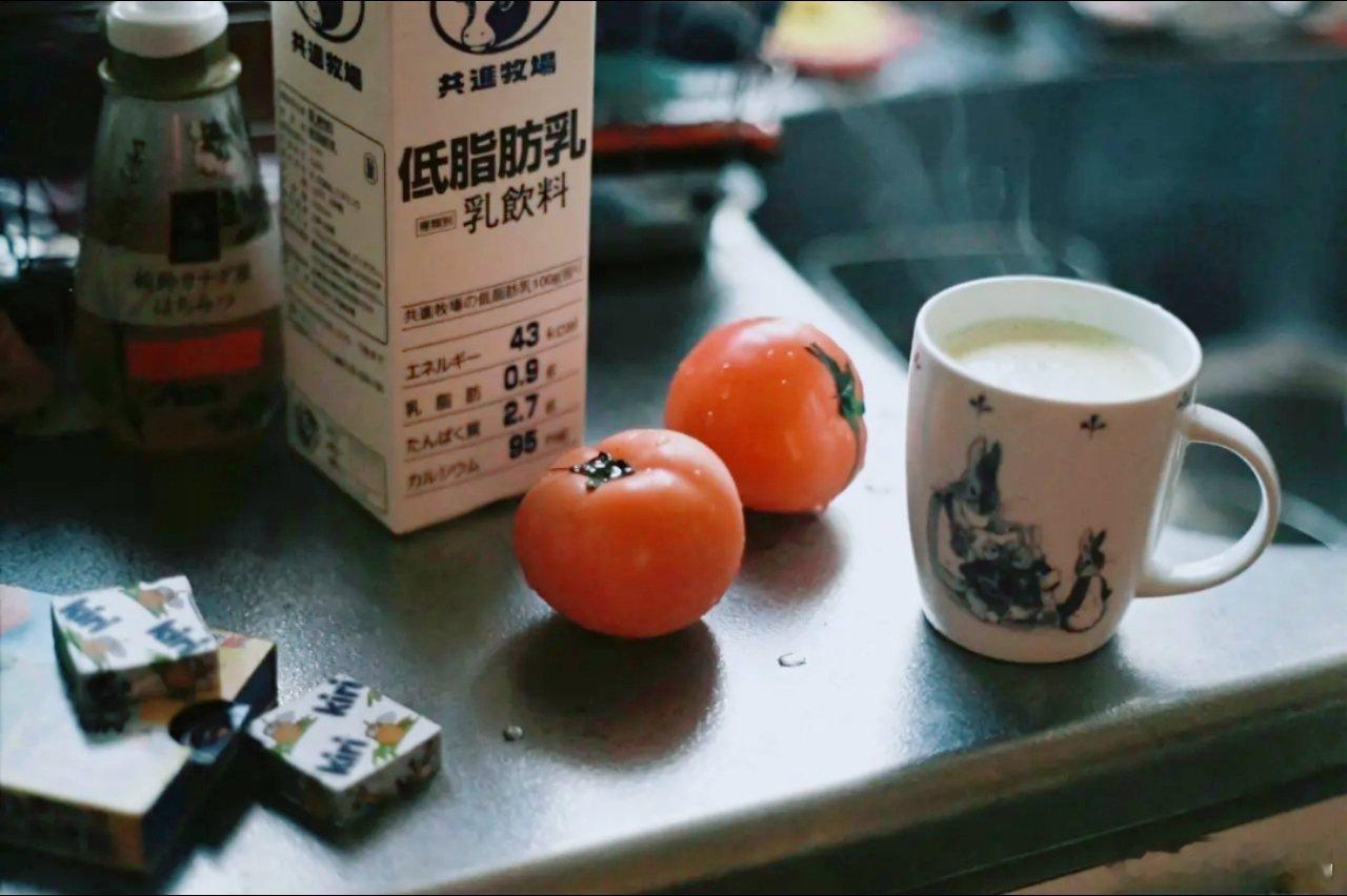 女人最蠢的行为，就是不好好读书上进，而早早地谈恋爱，在低层找烂男人，被低成本的付