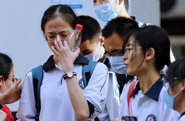 2026年高考报名人数突然少了45万，可今年正好是2008年出生的“奥运宝宝”参