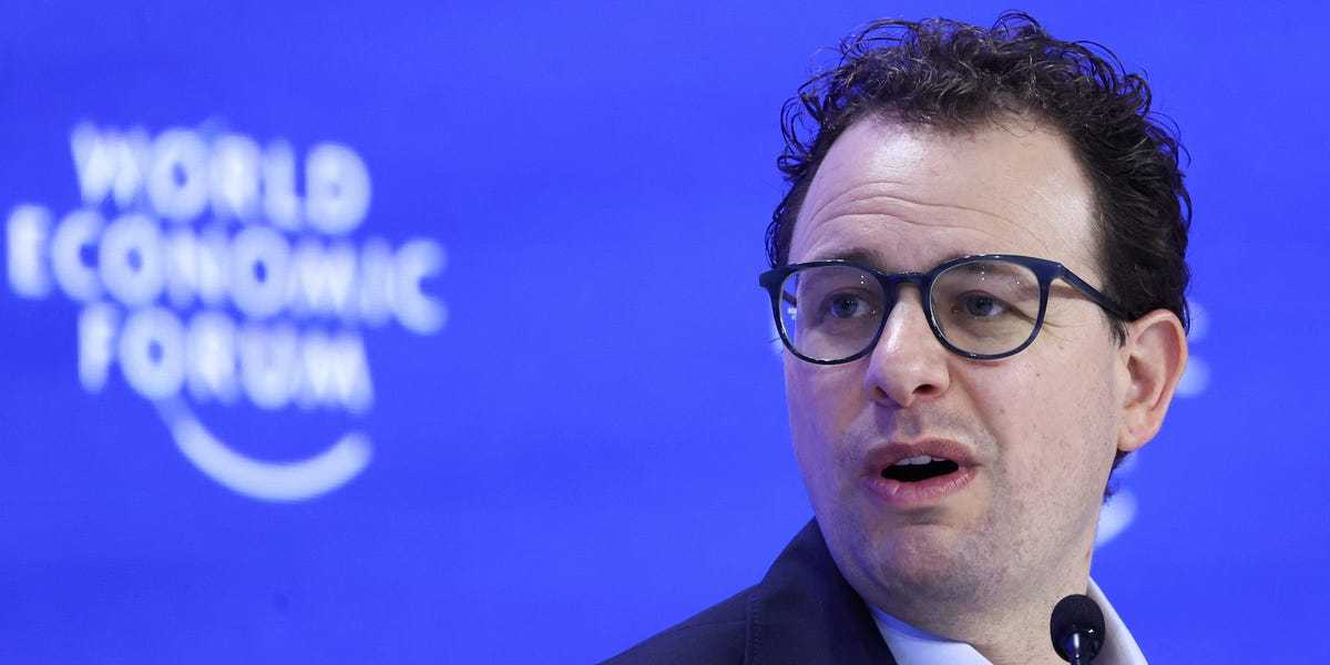 Anthropic推Claude嵌入Office与Slack，重塑企业AI办公2