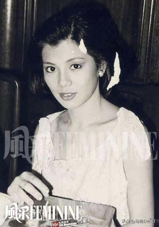 🎆永远的翁美玲➡️黑白之间自有温柔
光影褪去浮华，
只留她眉眼间的清澈。
一帧