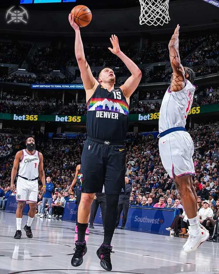 北京时间1月31日，NBA常规赛继续进行，丹佛掘金队（33胜16负）延续胜势。约