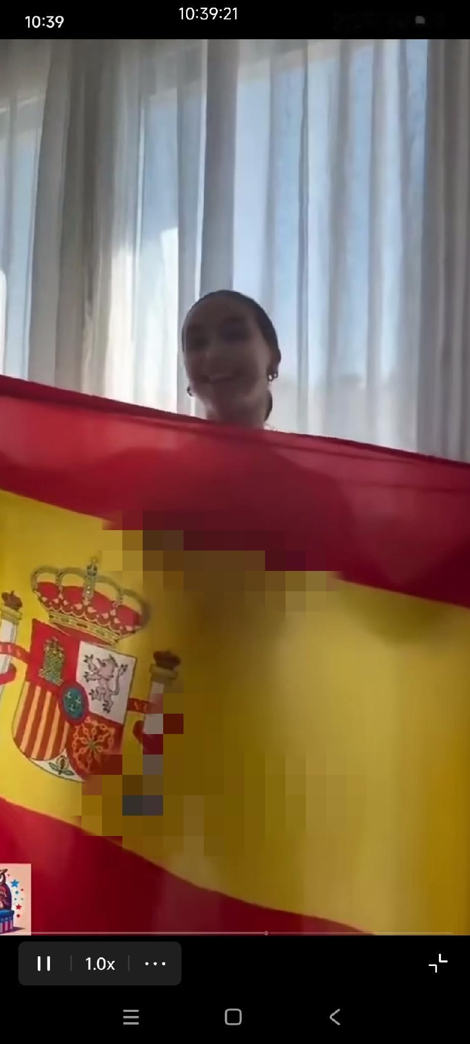 亚马尔网红女友为内马尔助威

她把西班牙🇪🇸国旗裹身上当造型，在窗边白纱前慢
