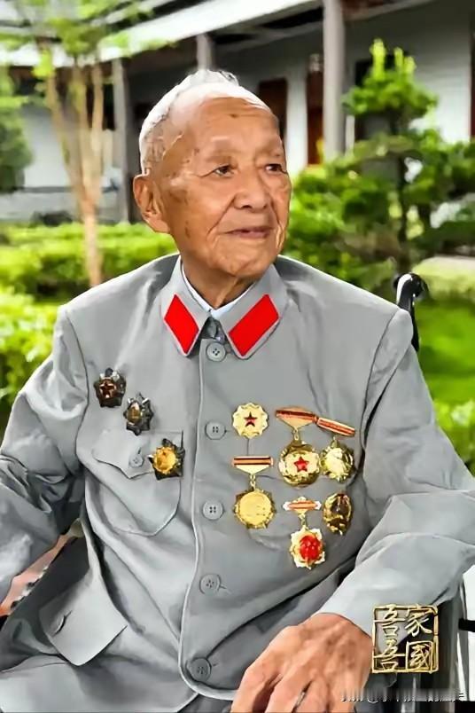 108 岁老红军胡正先育有5位子女
 
大女儿胡延华定居六安，一直陪在父亲身边，