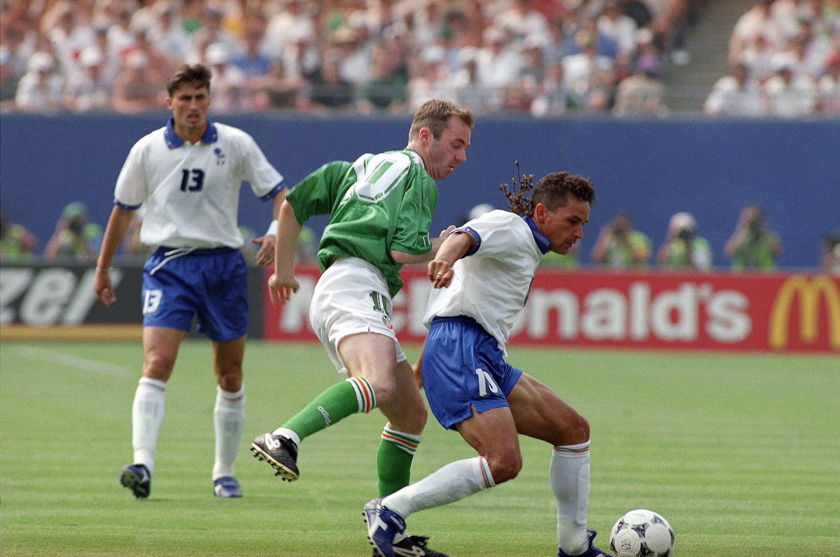 世界杯 两个巴乔同框：1994年6月18日星期六，在新泽西州巨人体育场举行的E组