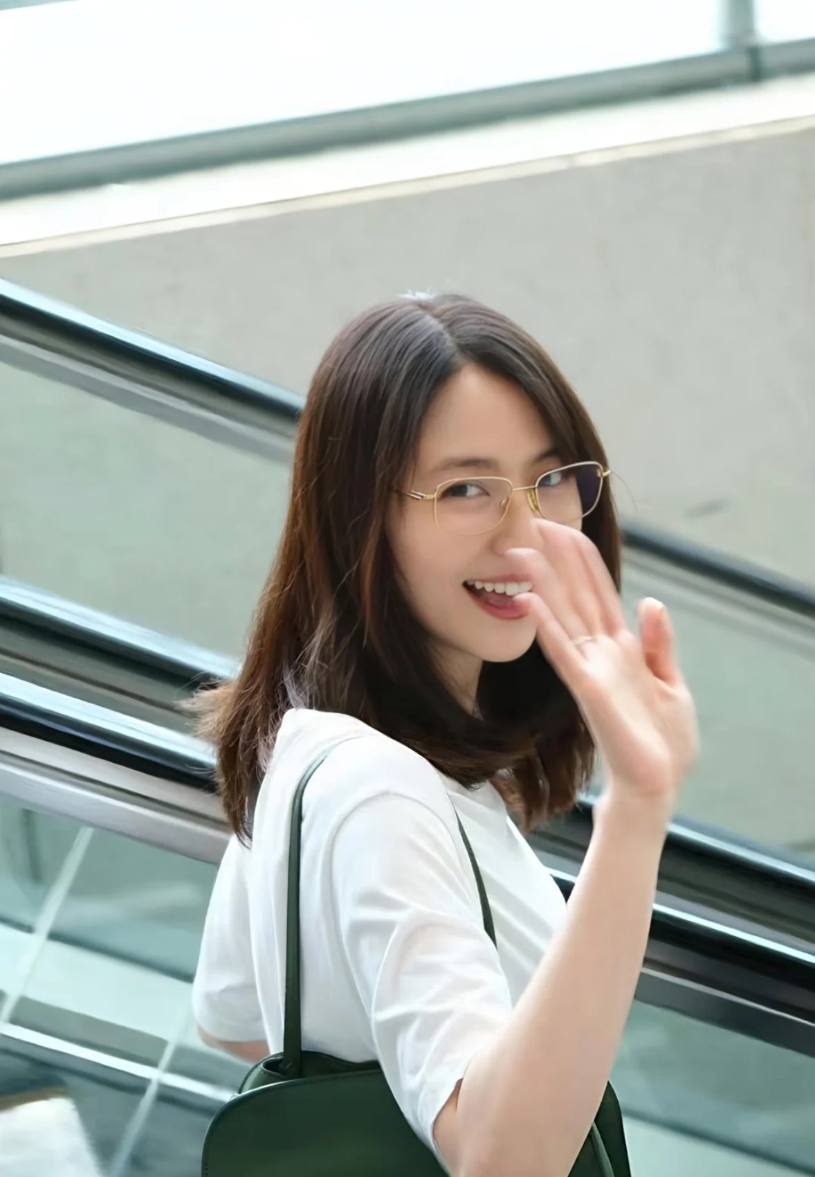長澤まさみ的父亲長澤和明（かずあき）是个足球运动员。 