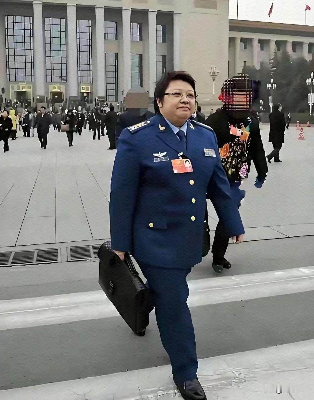 网友说：迈着娇健的步伐，走向未来如何评价韩红