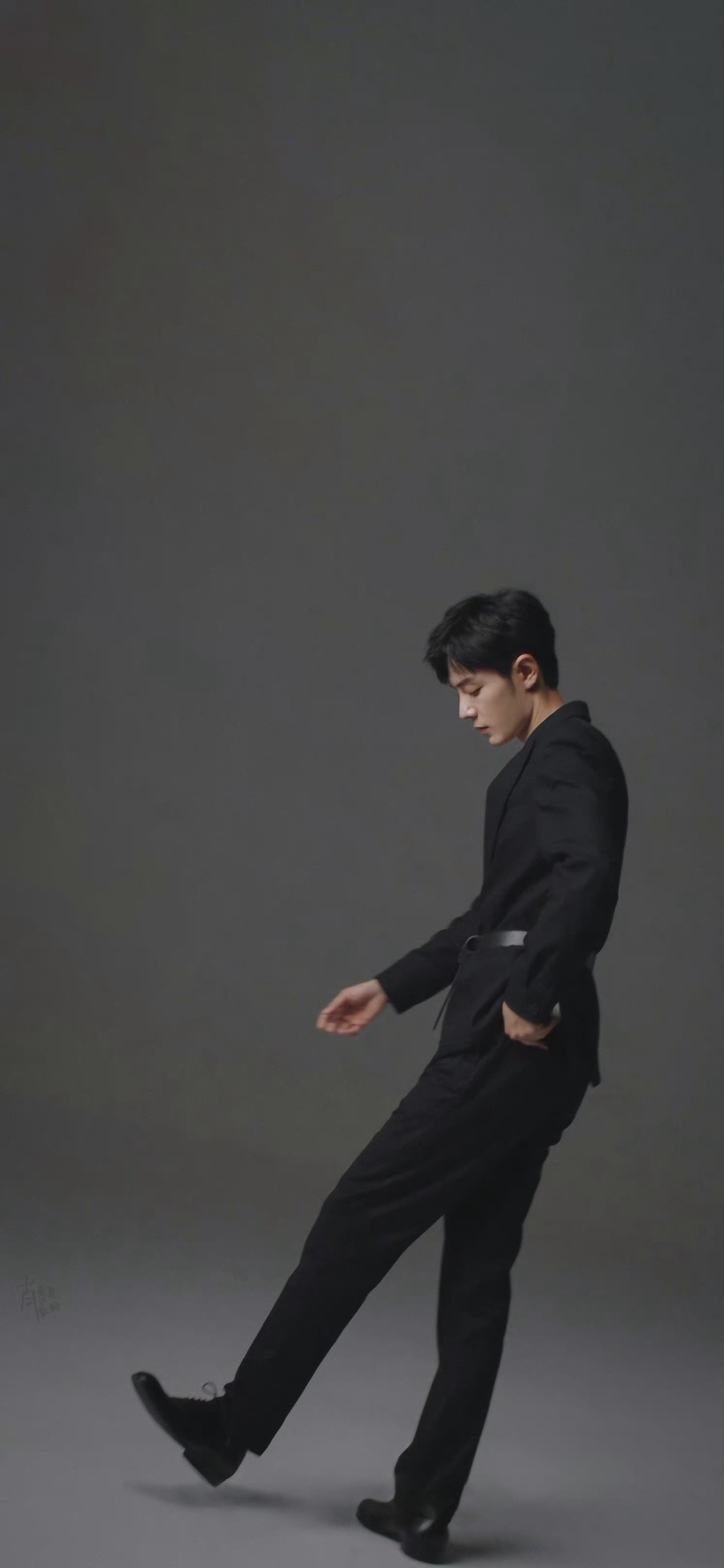 这身高，这大长腿，简直太完美了！青岛已经进入肖战频道📮小红马听到肖战的名字就会