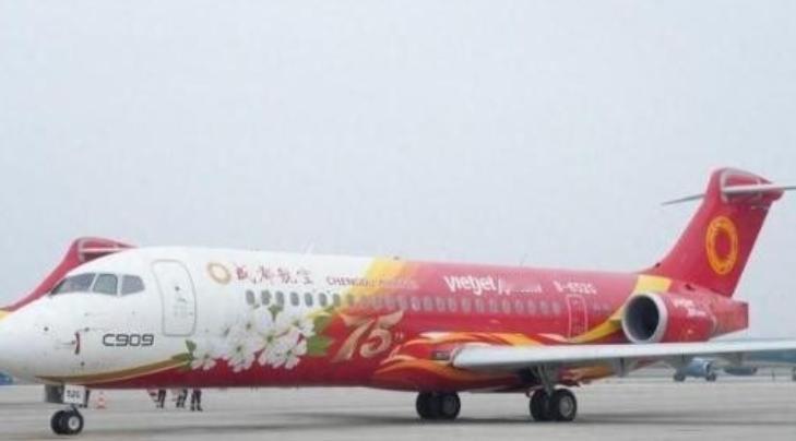 咱家的C909，在越南飞了半年，租期一到，人家没续，飞机就这么飞回来了，很多人第