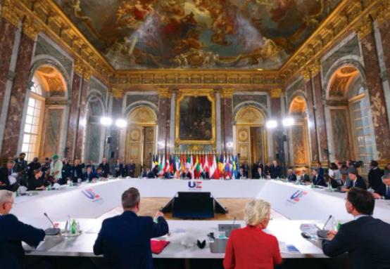 当着一众欧盟领导人的面，马克龙撂下狠话：“中国再不放开稀土出口管制，欧盟忍无可忍