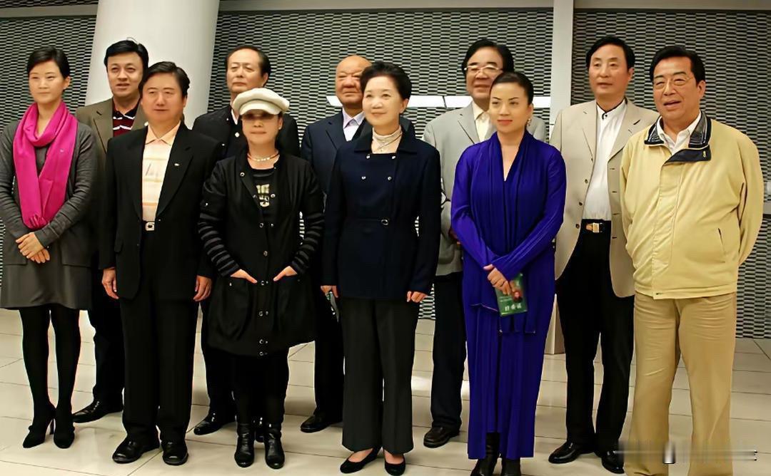一众国家级歌唱家同框留影，照片中有金铁霖、李双江、张也、李谷一、宋祖英、吕继宏等