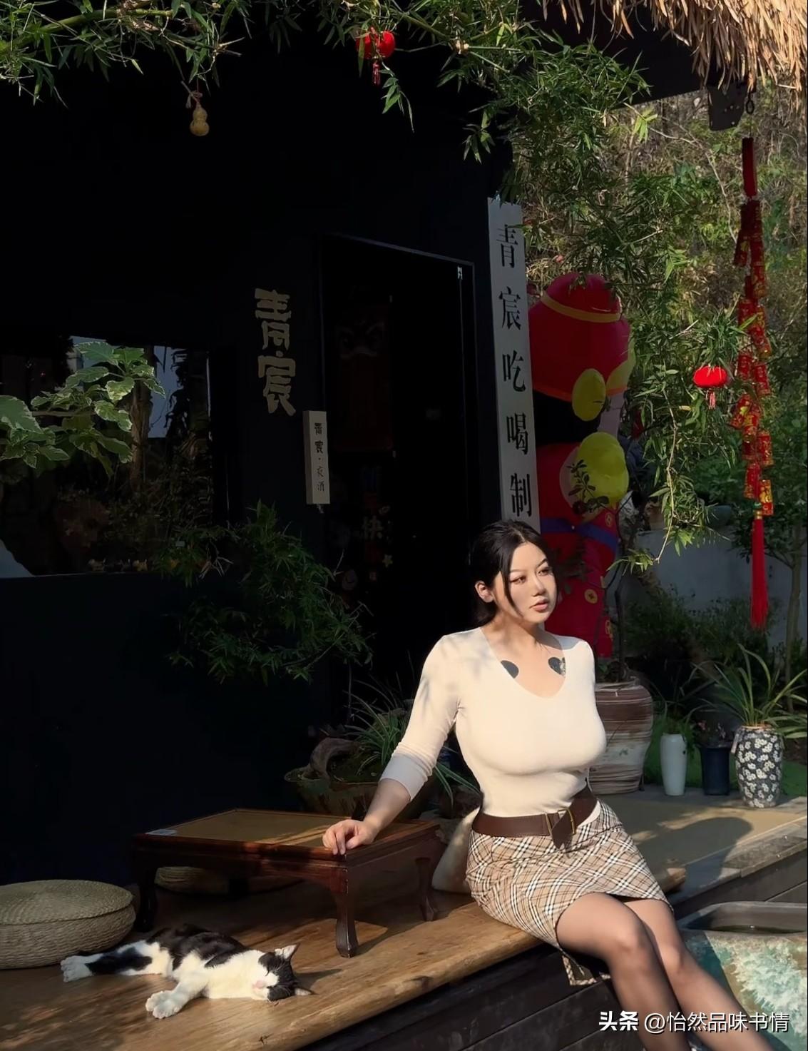 其实真不用二选一。学历是你刚入社会的敲门砖，没有它，很多好机会连门都不让你进；但