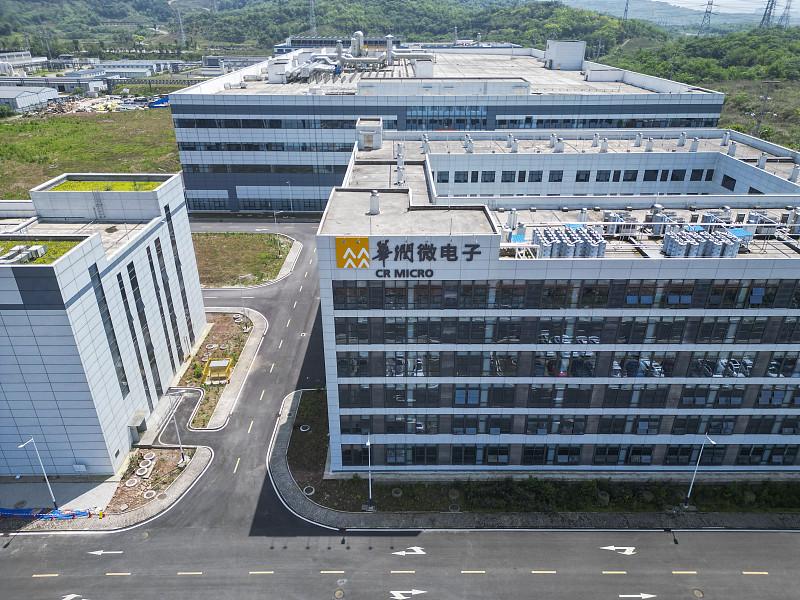 2000亿市值的宇树科技，
还有2000多亿市值的盛合晶微，
你会选那个?
我猜