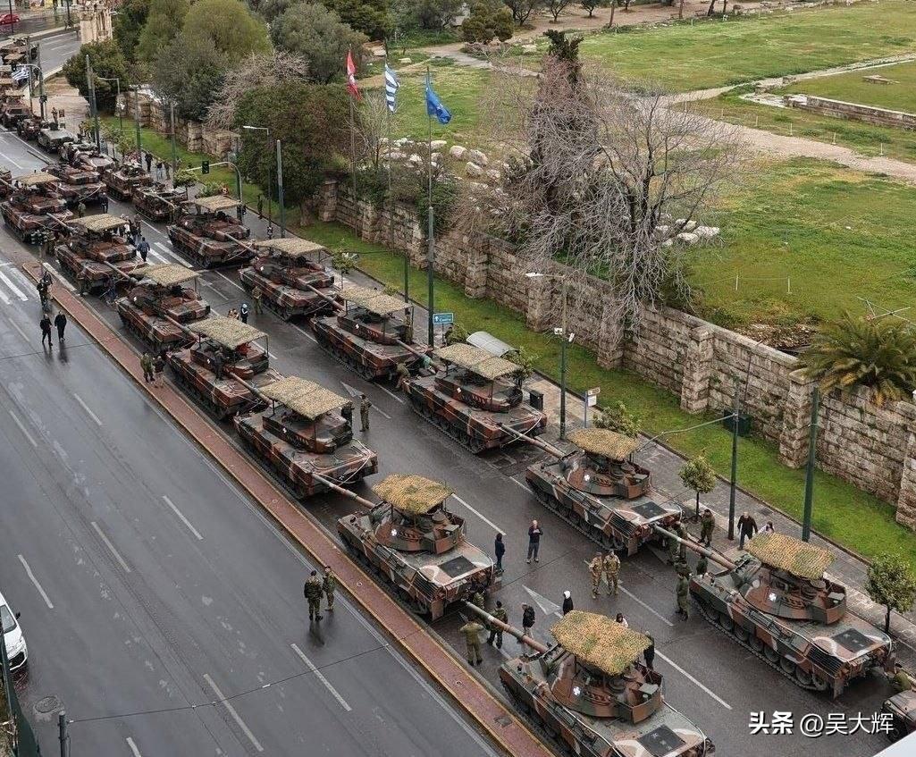 希腊军队首次为其豹式坦克正式列装格栅装甲，用于防御无人机攻击。