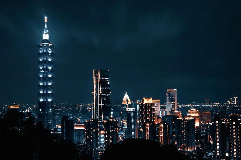 郑丽文喊话台商盼两岸稳定，本质是顺应岛内民意、回应经济现实与政治博弈的务实表态，