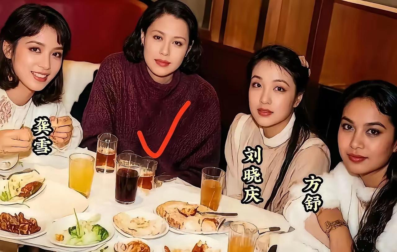 方舒大眼睛真挺漂亮，就是略黑一些。
