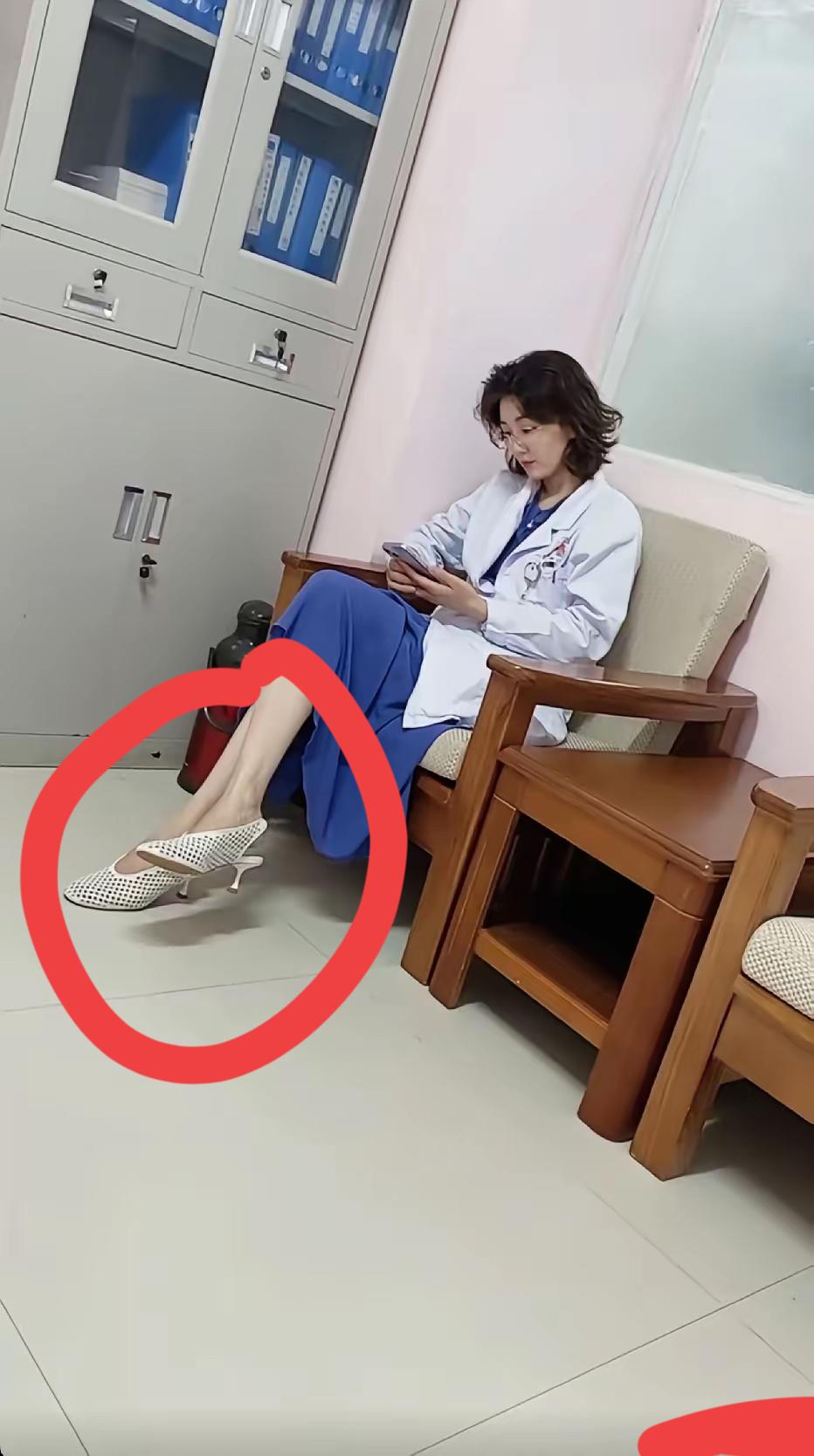 医生在医院可以穿高跟鞋吗？好像不允许吧