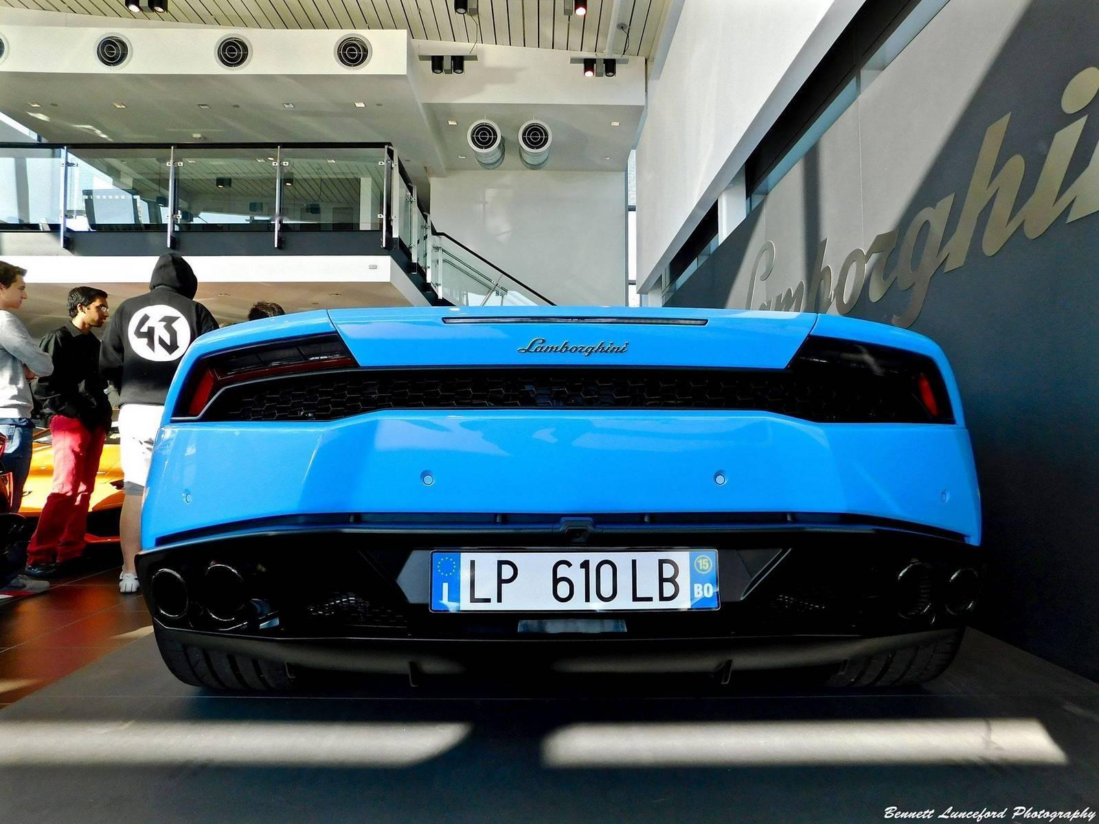 蓝色敞篷小蛮牛 