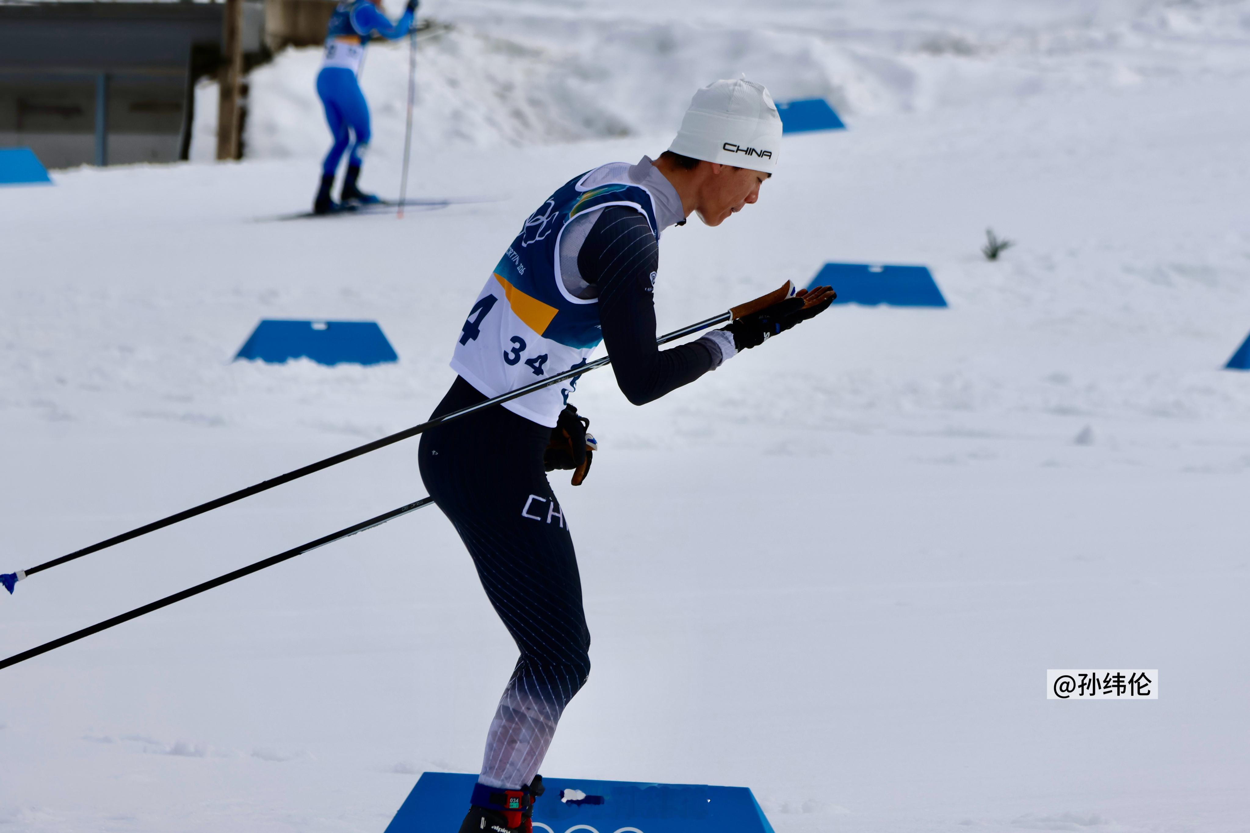 就在我面前，亲眼目睹米兰冬奥会北欧两项中国选手赵子贺受伤，面带鲜血仍坚持完赛冲过