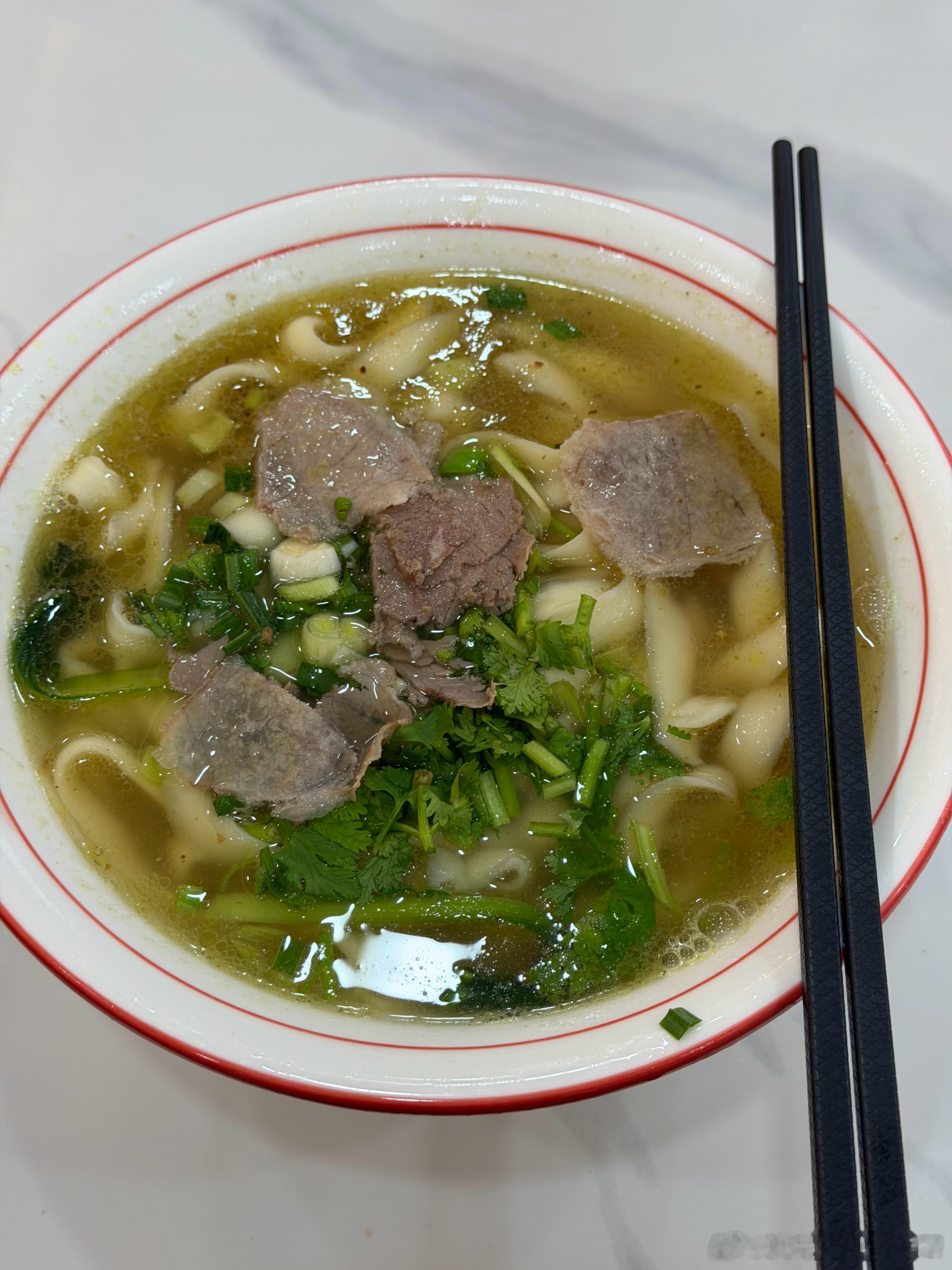 想不通，我这点饭量凭什么我还这么胖啊不公平我中午就吃了一碗标准分量的刀削面，没喝