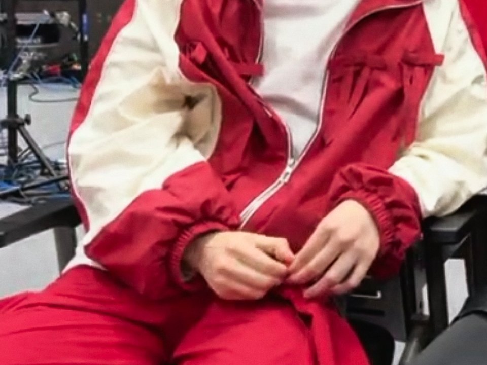 一直在看手正常吗 