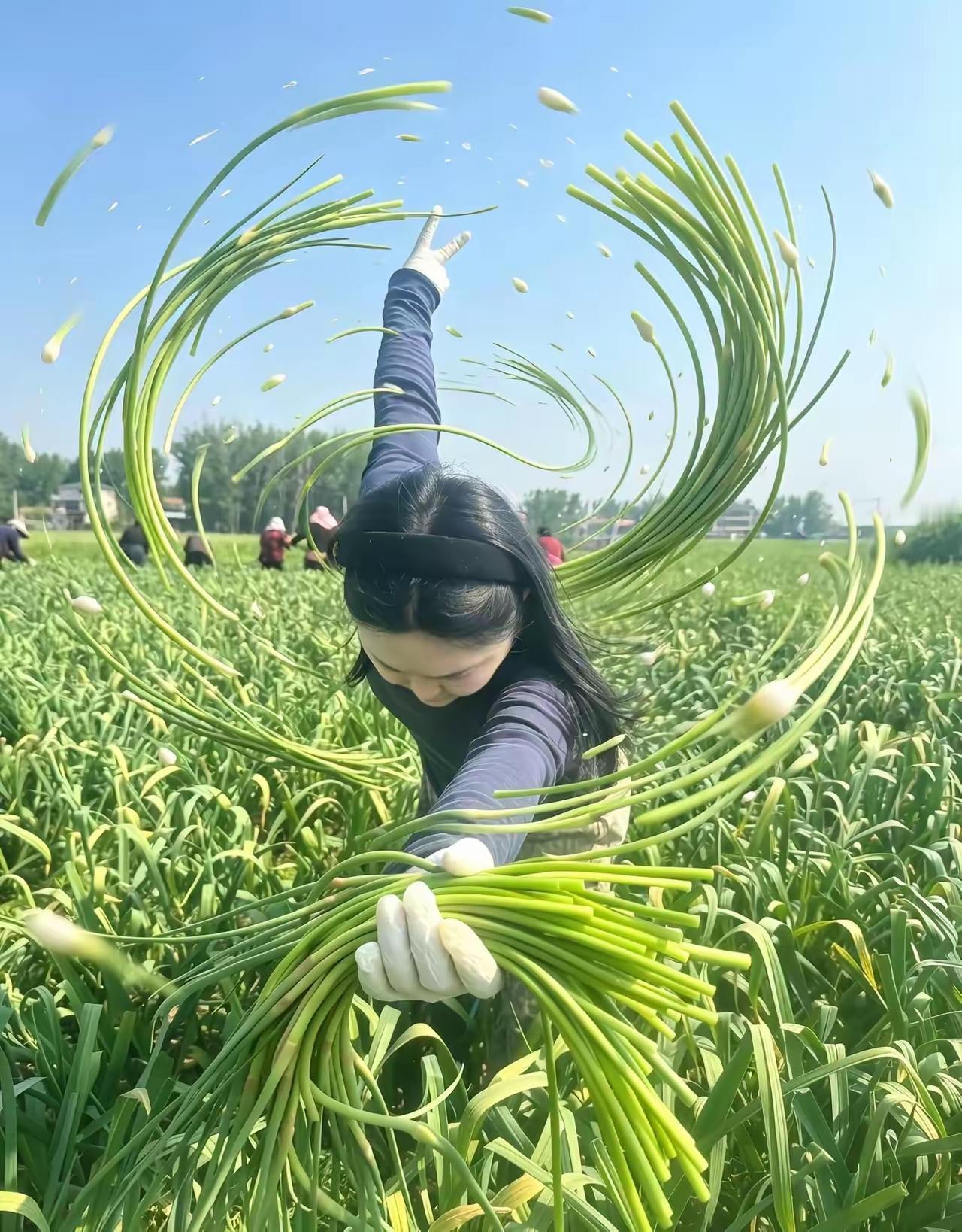 我不会轻易帮亲人闺蜜拿主意。之前闺蜜纠结要不要跳槽，我拍胸脯帮她选了新公司，结果