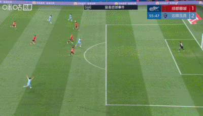 看动图一，邓涵文右路的下底传中，克莱伯禁区内的头球助攻，奥斯卡门前的抢点施射，这