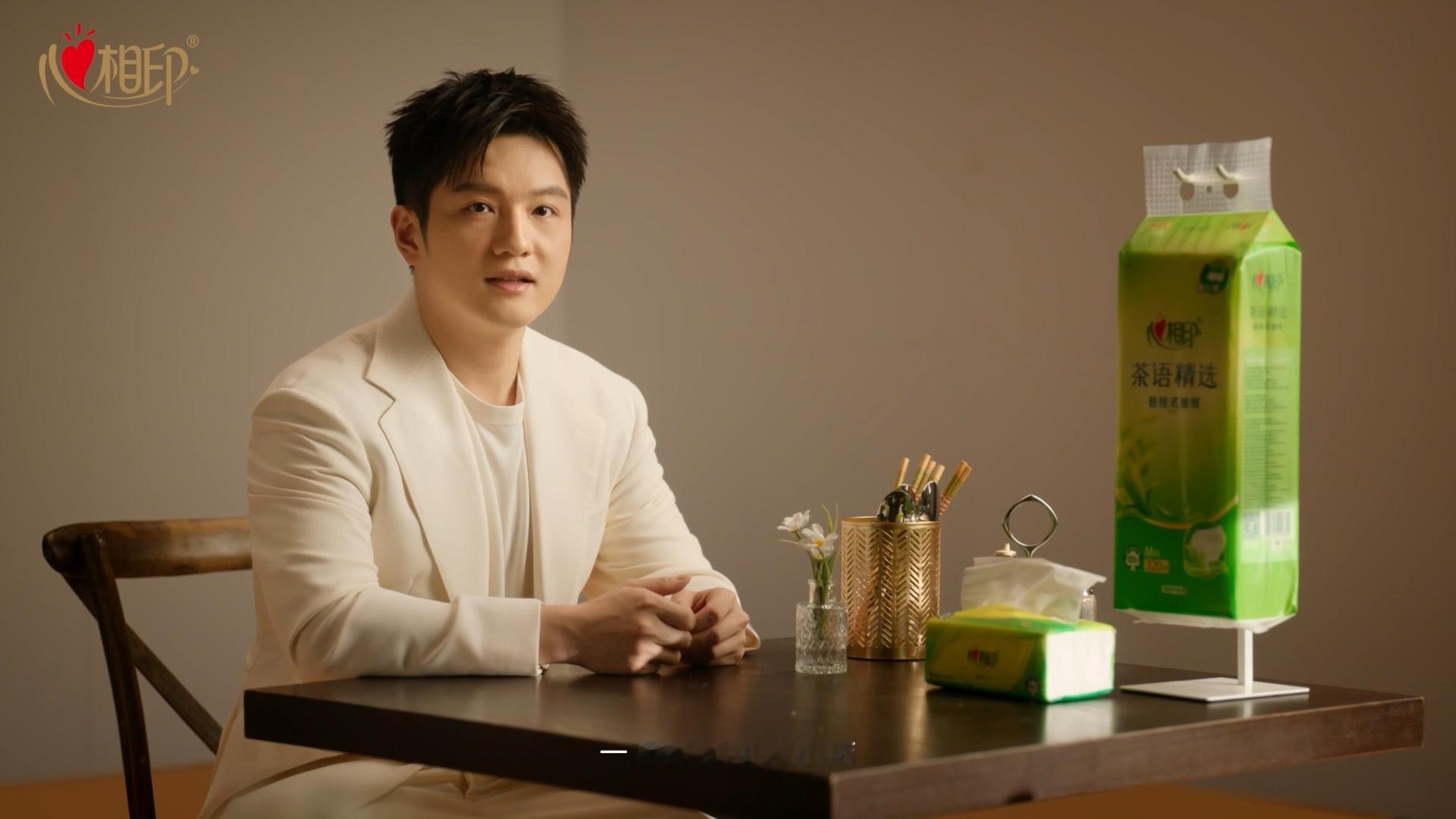 万家小店将焕新樊振东同款纸巾真的很喜欢下班后漫无目的逛街边小店，随便找家老面馆嗦