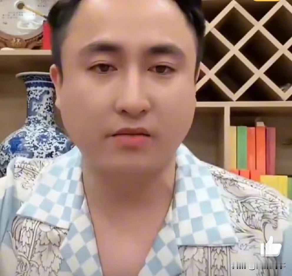 散打怒斥祁天道：没有我散打有你们吗？

        散打开皮祁天道：你生日我